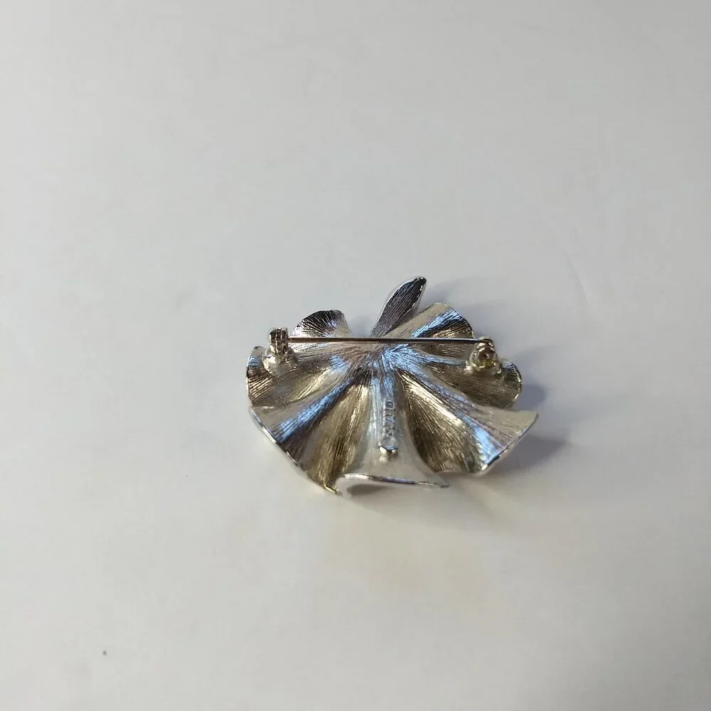 Sarah Coventry Silver Tone Rolling Leaf Pin Brooch Vintage Glam Nature